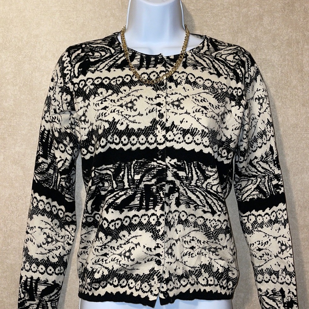 Crest City Woman’s Sweater black and beige